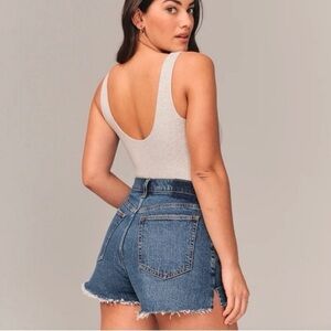Abercrombie & Fitch Curve Love High Rise 90s Mom‎ Cutoff Short size 27